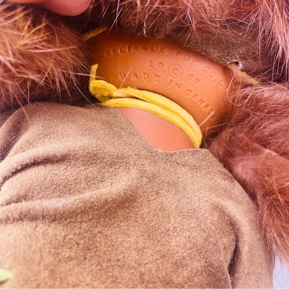 Vintage indigenous  Alaskan Doll with rabbit Fur & Leather outfit decoration - Picture 9 of 9